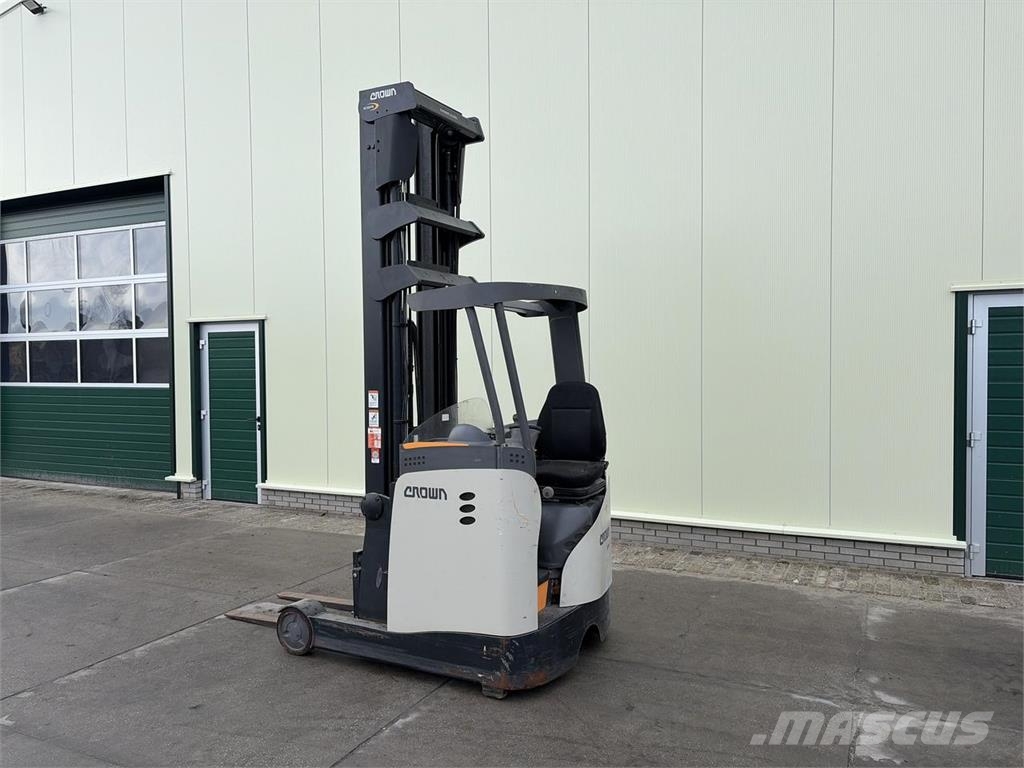Crown ESR 5240-14 Reachtruck Skyvemasttruck