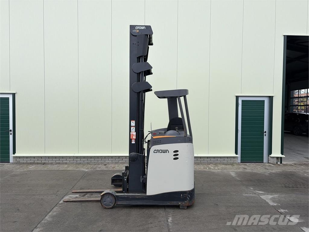 Crown ESR 5240-14 Reachtruck Skyvemasttruck