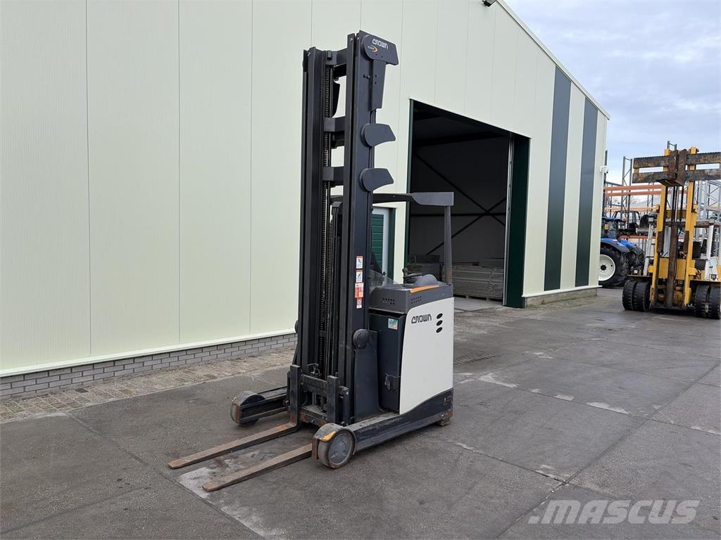 Crown ESR 5240-14 Reachtruck Skyvemasttruck