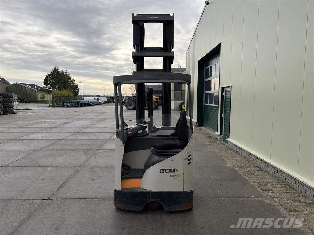 Crown ESR 5240-14 Reachtruck Skyvemasttruck