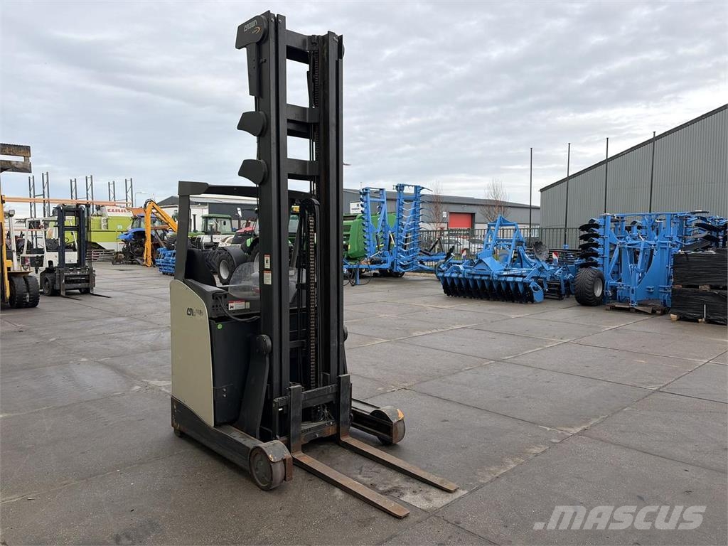 Crown ESR 5240-14 Reachtruck Skyvemasttruck