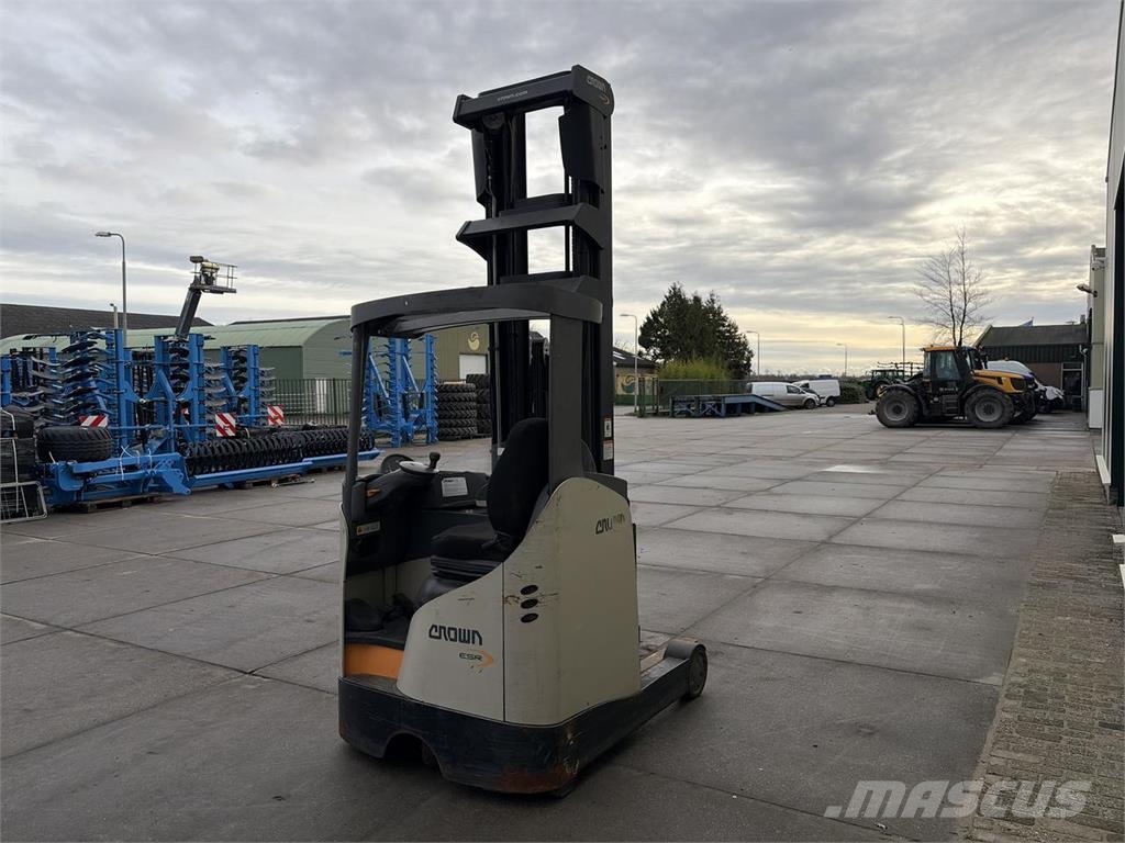Crown ESR 5240-14 Reachtruck Skyvemasttruck