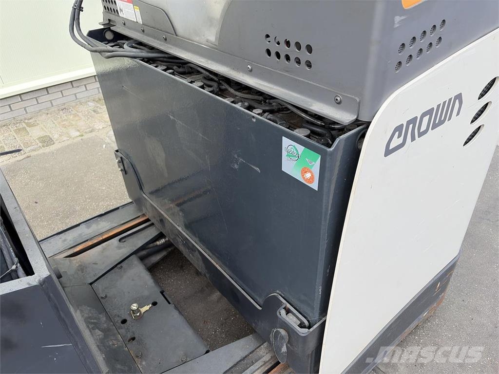 Crown ESR 5240-14 Reachtruck Skyvemasttruck