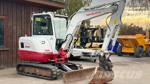 Takeuchi TB 240 Minigraafmachines < 7t