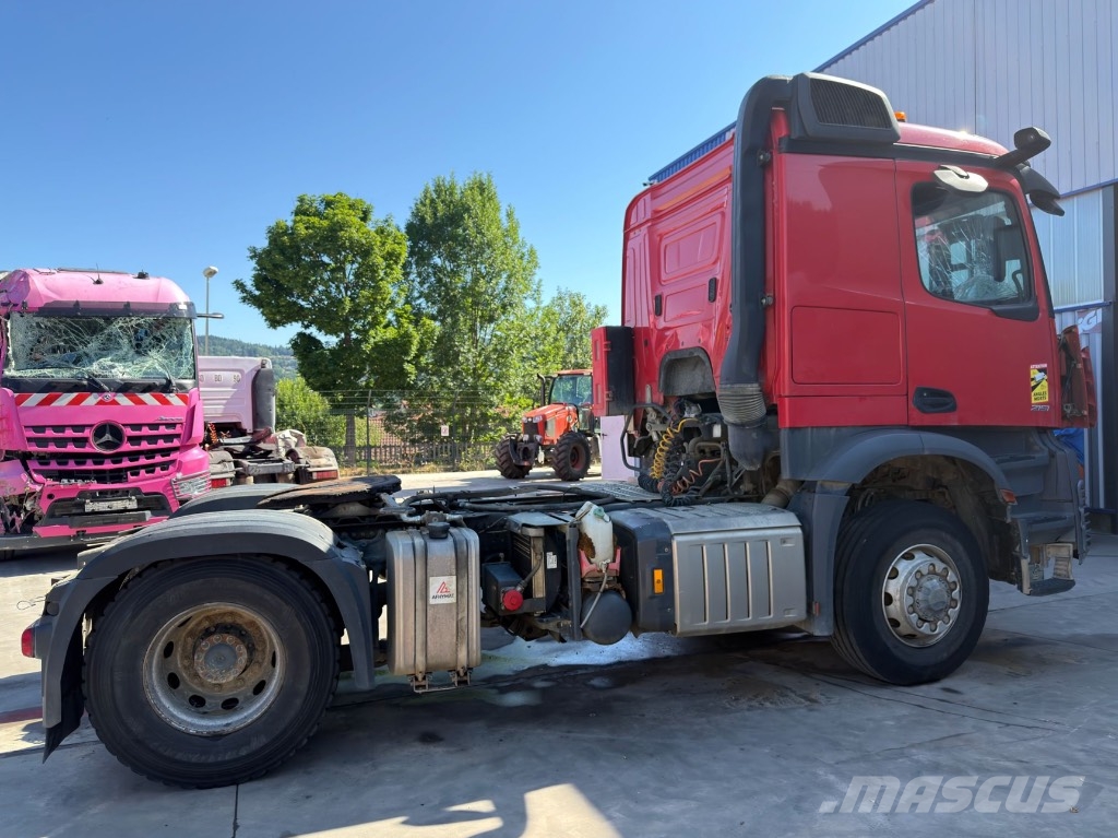 Mercedes-Benz Arocs 2151 *ACCIDENTE*DAMAGED*UNFALL* وحدات الجر