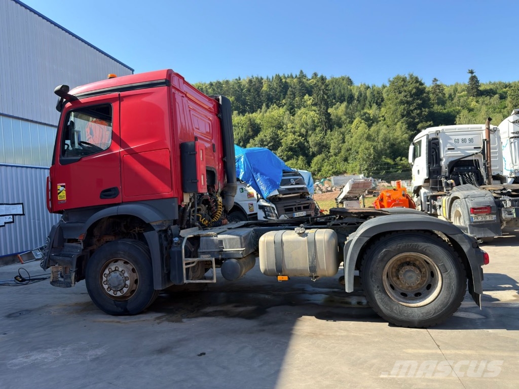 Mercedes-Benz Arocs 2151 *ACCIDENTE*DAMAGED*UNFALL* وحدات الجر