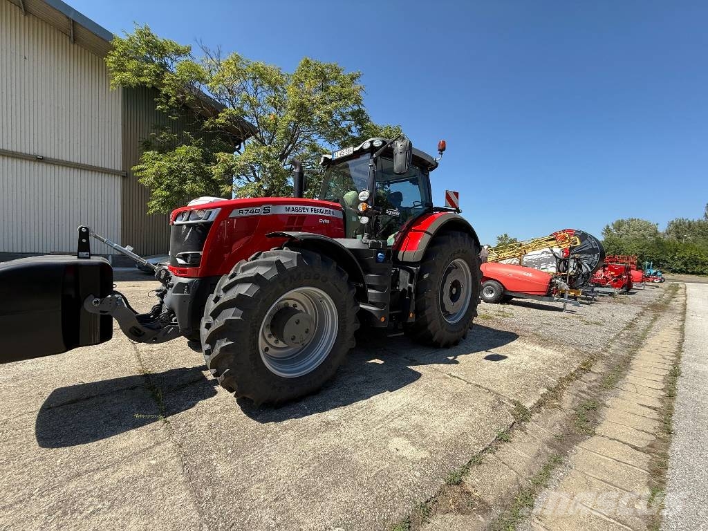 Massey Ferguson 8740S Traktorit