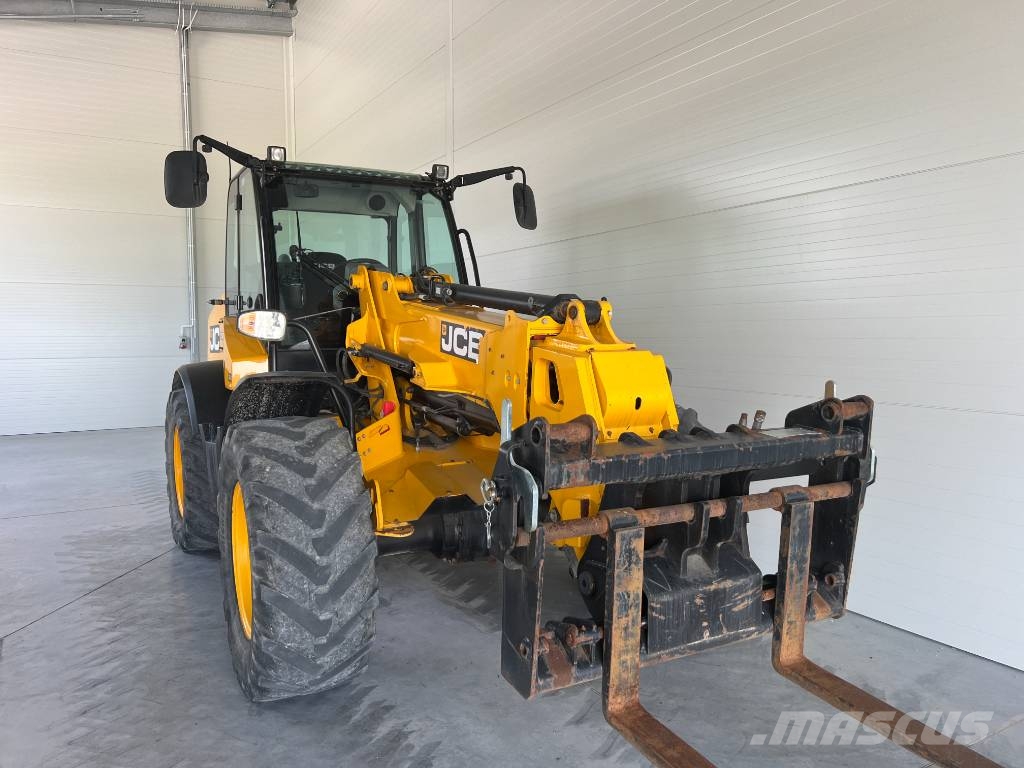 JCB TM 320 Põllumajanduslikud teleskoopkäitlejad