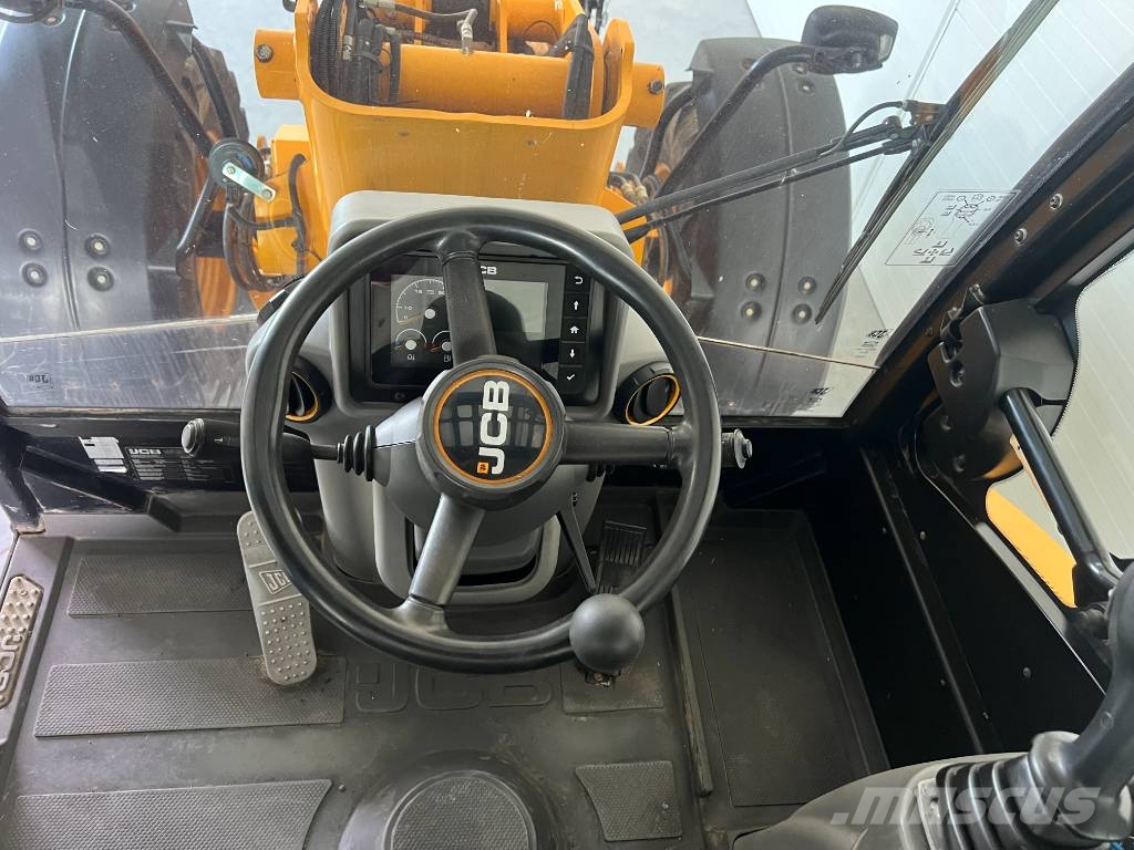 JCB TM 320 Põllumajanduslikud teleskoopkäitlejad