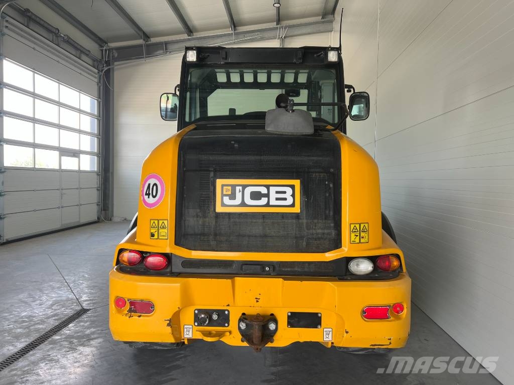 JCB TM 320 Põllumajanduslikud teleskoopkäitlejad