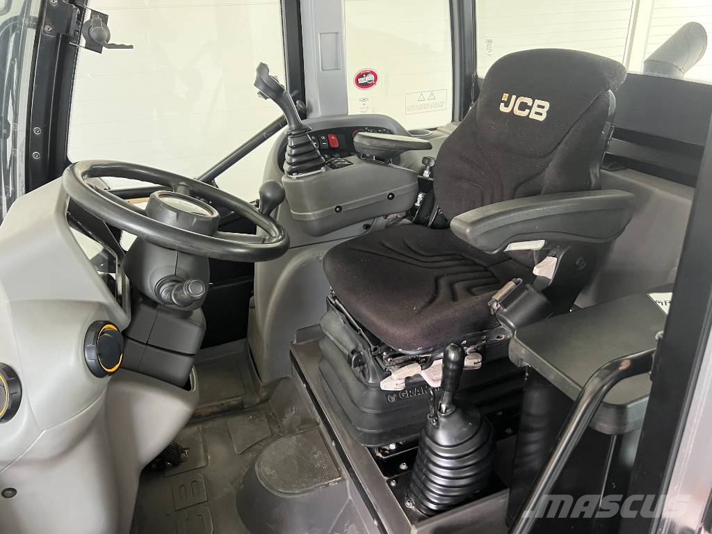 JCB TM 320 Põllumajanduslikud teleskoopkäitlejad