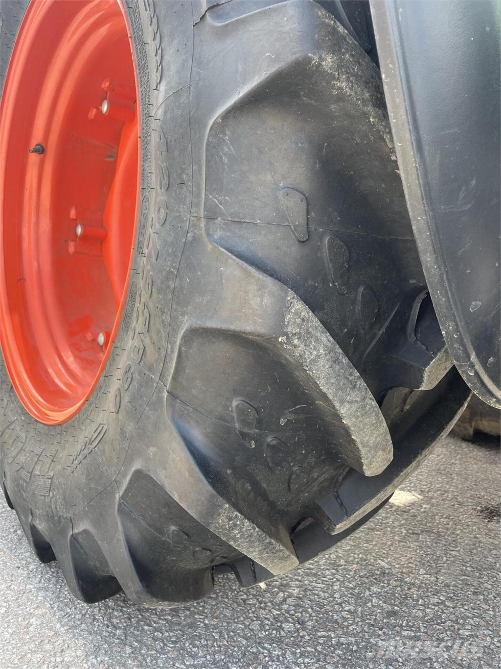 Kubota M4073 Traktori