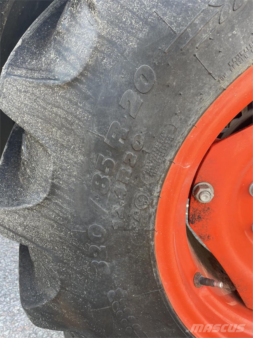 Kubota M4073 Traktori