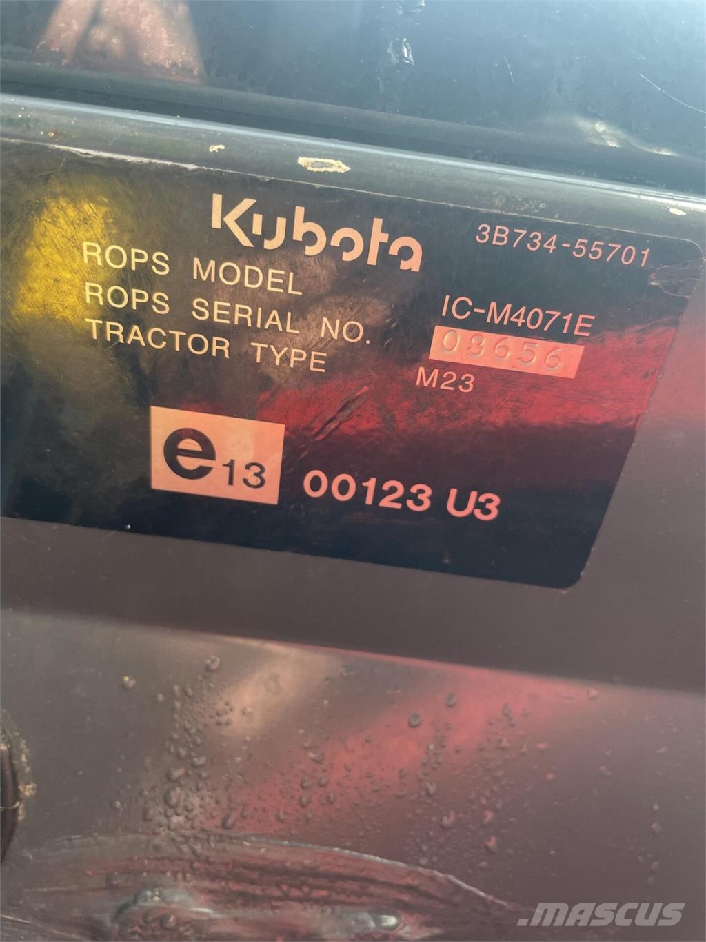 Kubota M4073 Traktori