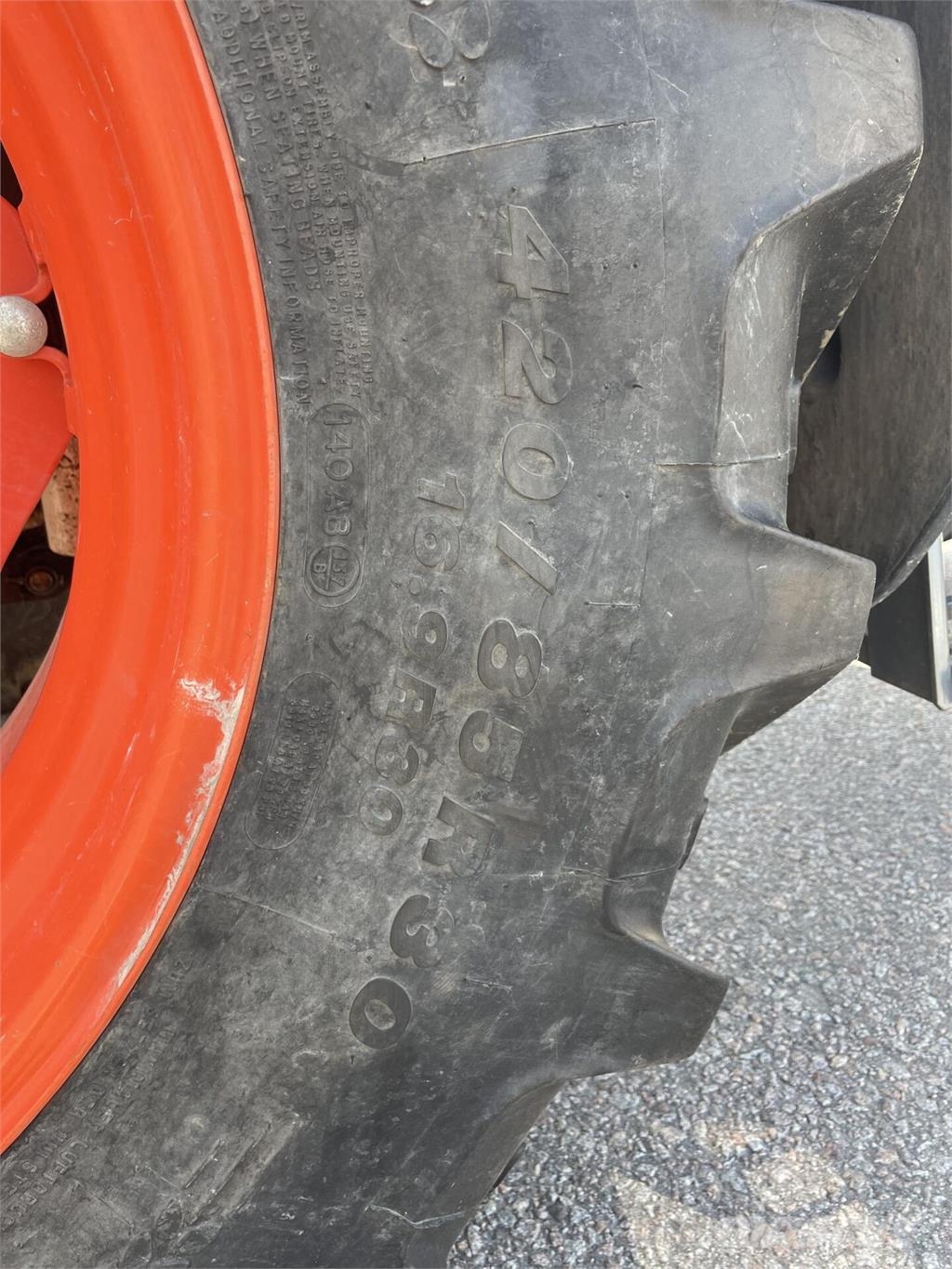 Kubota M4073 Traktori