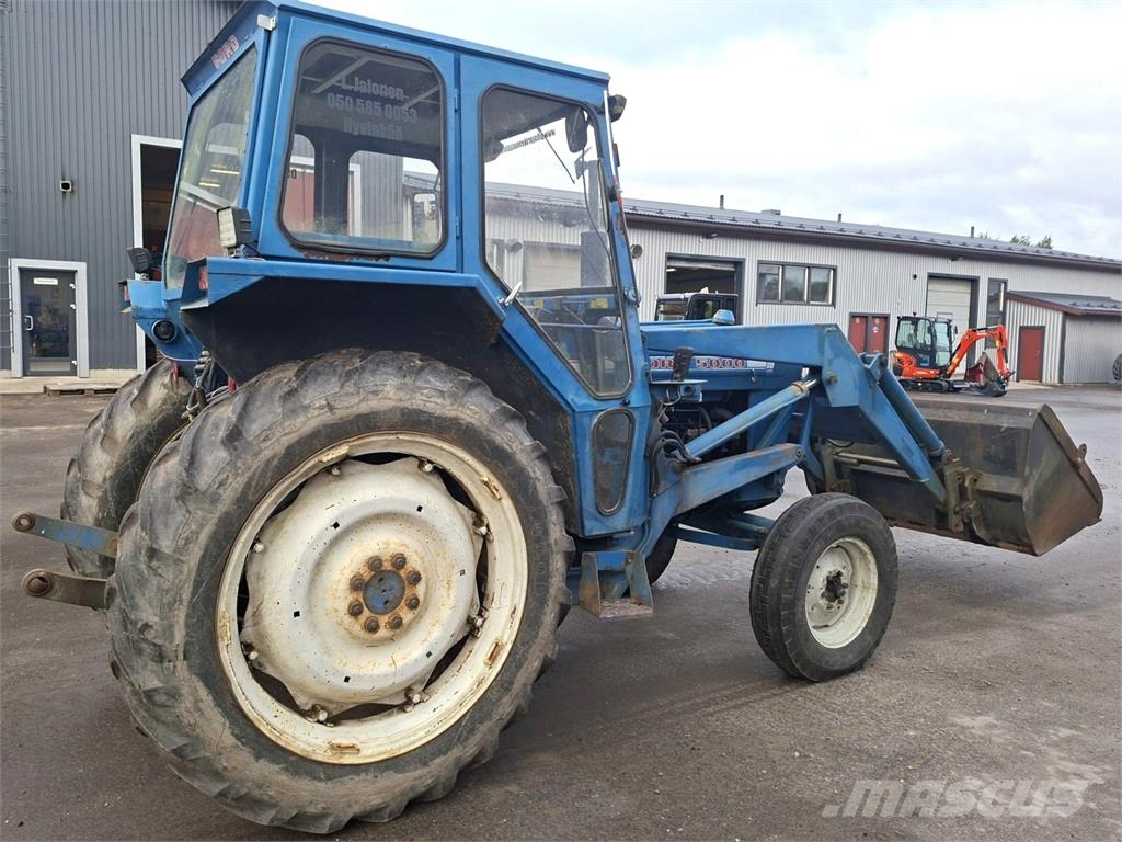 Ford 5000 ETUKUORMAAJALLA Traktorit