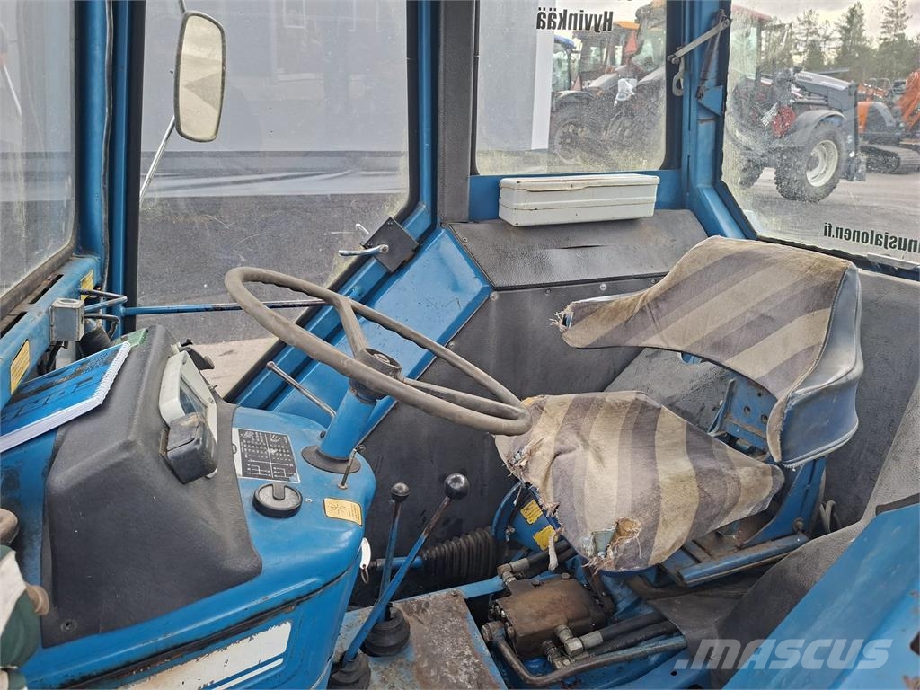 Ford 5000 ETUKUORMAAJALLA Traktorit