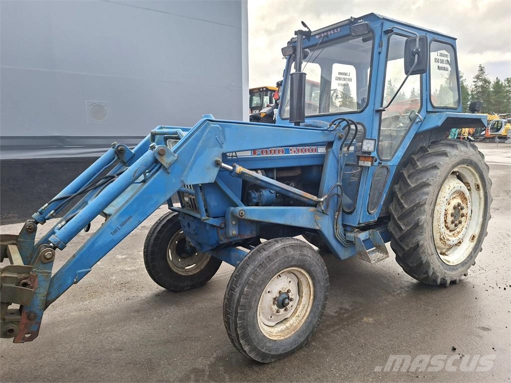 Ford 5000 ETUKUORMAAJALLA Traktorit