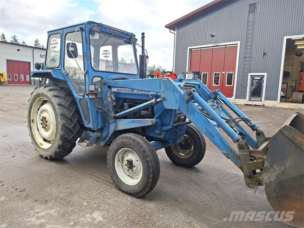 Ford 5000 ETUKUORMAAJALLA Traktorit