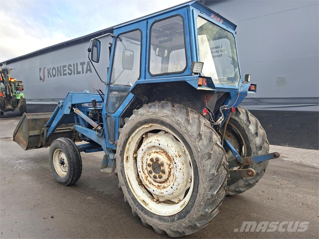 Ford 5000 ETUKUORMAAJALLA Traktorit