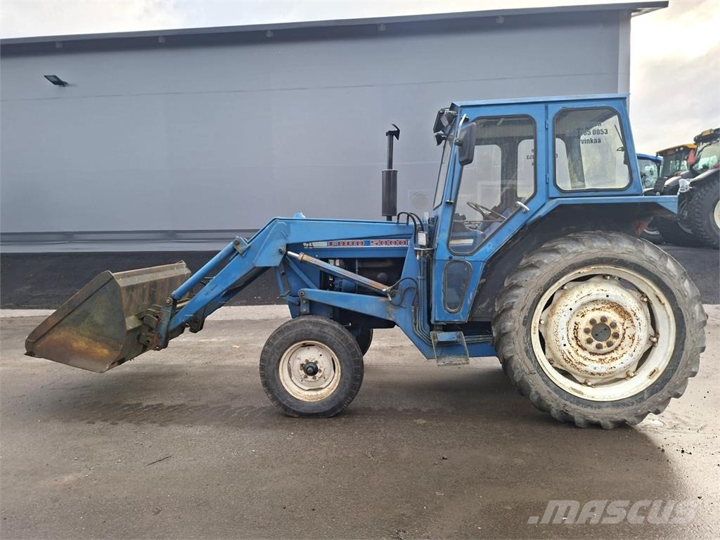 Ford 5000 ETUKUORMAAJALLA Traktorit