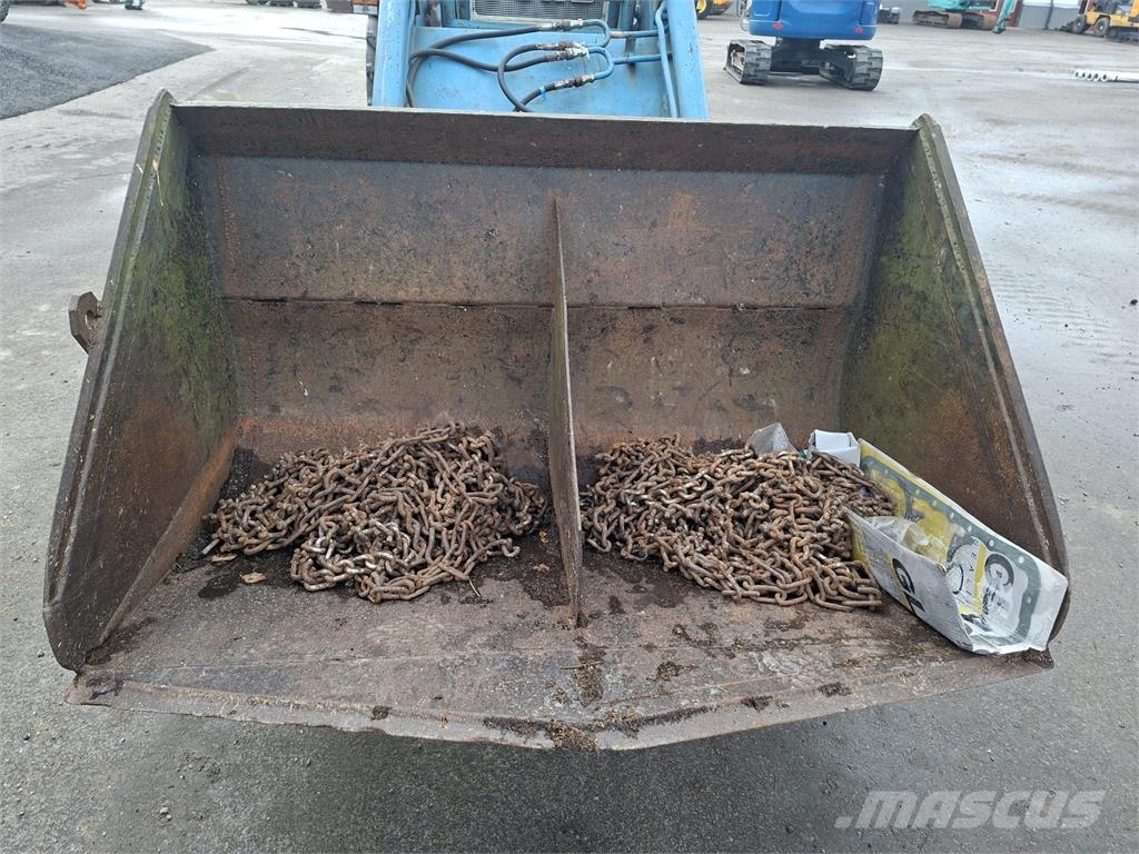 Ford 5000 ETUKUORMAAJALLA Traktorit