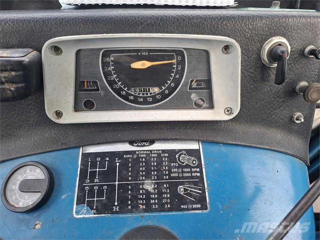 Ford 5000 ETUKUORMAAJALLA Traktorit