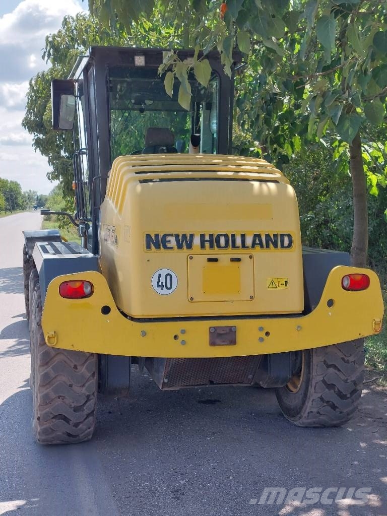 New Holland F 156.6 A معدات تمهيد الطرق