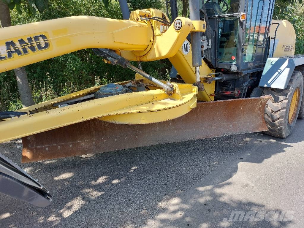 New Holland F 156.6 A معدات تمهيد الطرق