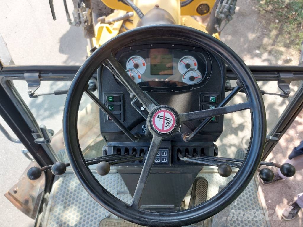 New Holland F 156.6 A معدات تمهيد الطرق