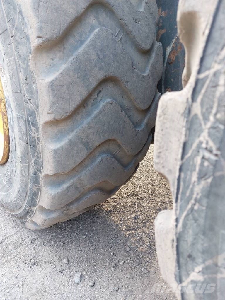New Holland F 156.6 A معدات تمهيد الطرق