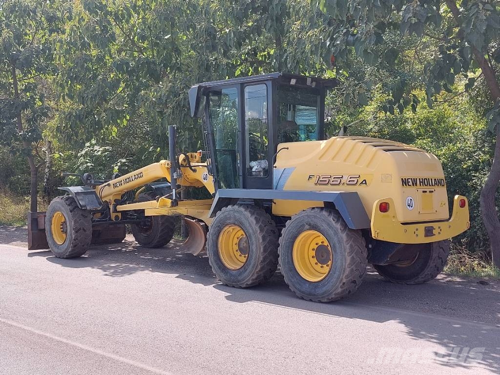 New Holland F 156.6 A معدات تمهيد الطرق