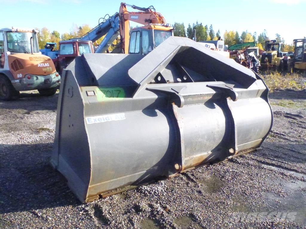 Skopa Volvo BM Kolesni Buldožerji