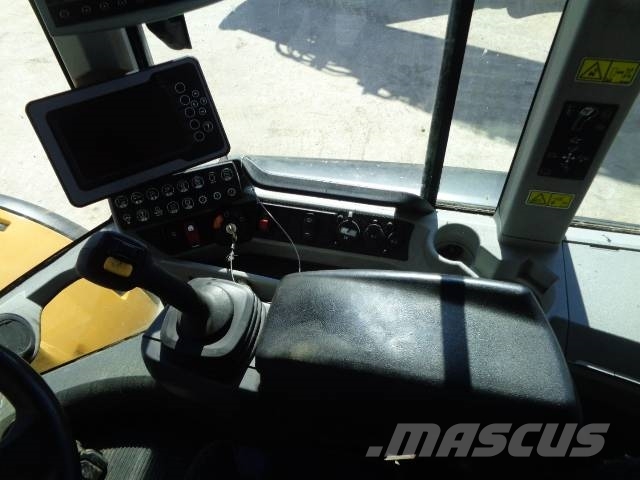 CAT 938M Колесни товарачи