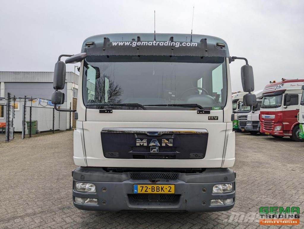 MAN TGL 12.180 4x2 DoKa 7 pers. Euro5 EEV - 2-Horse Tr Camiones para transporte de animales