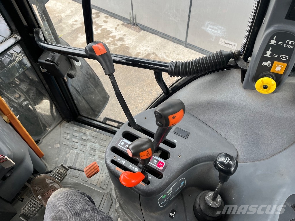 New Holland TS 110 トラクター