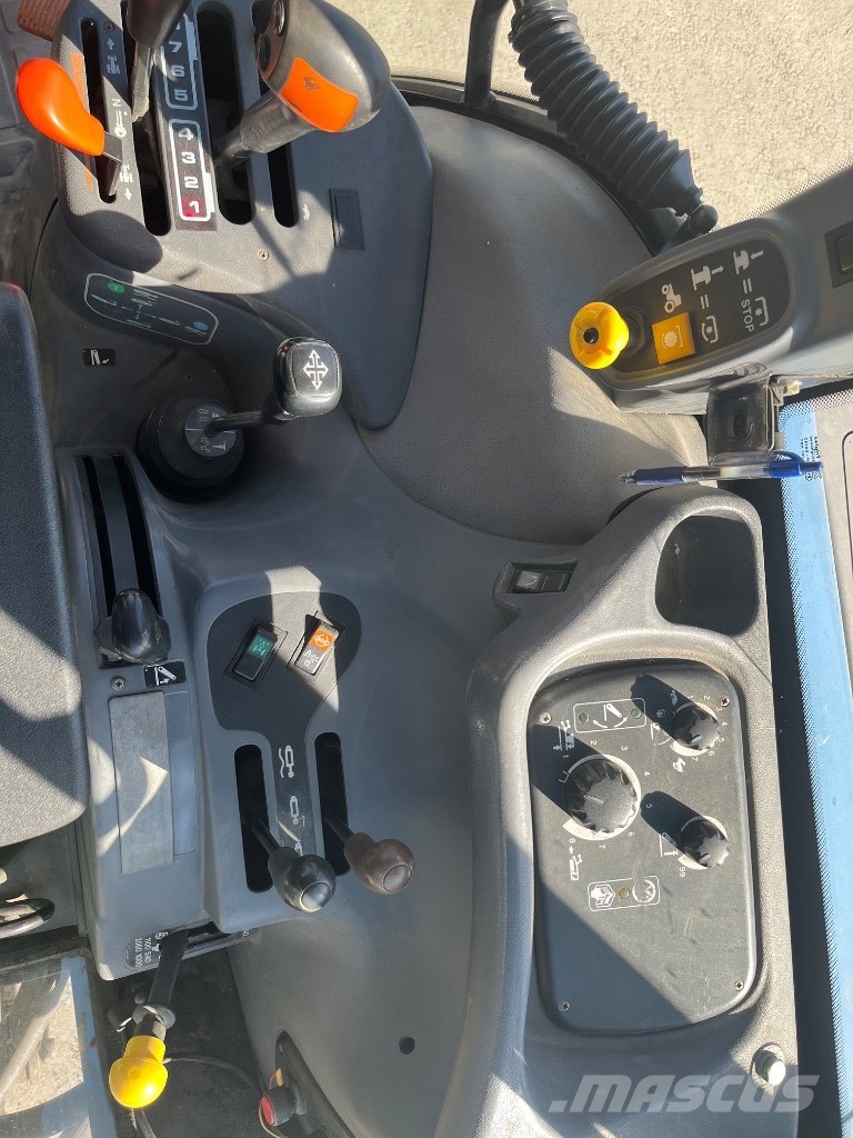 New Holland TS 110 トラクター