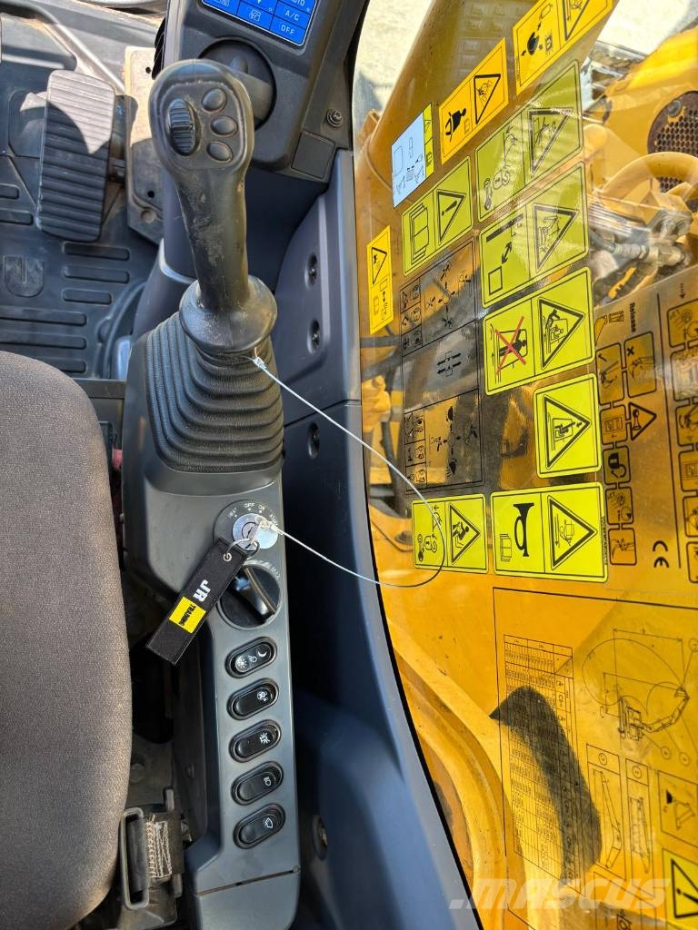 Komatsu PC 228 USLC-11 Roomikekskavaatorid