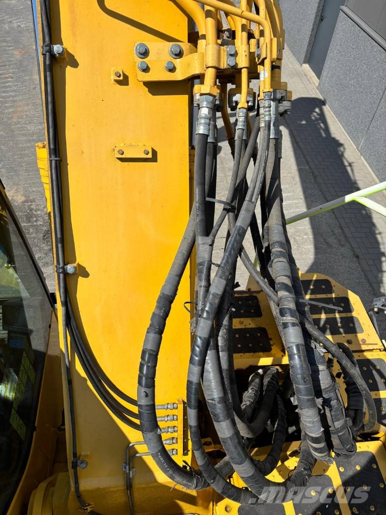 Komatsu PC 228 USLC-11 Roomikekskavaatorid