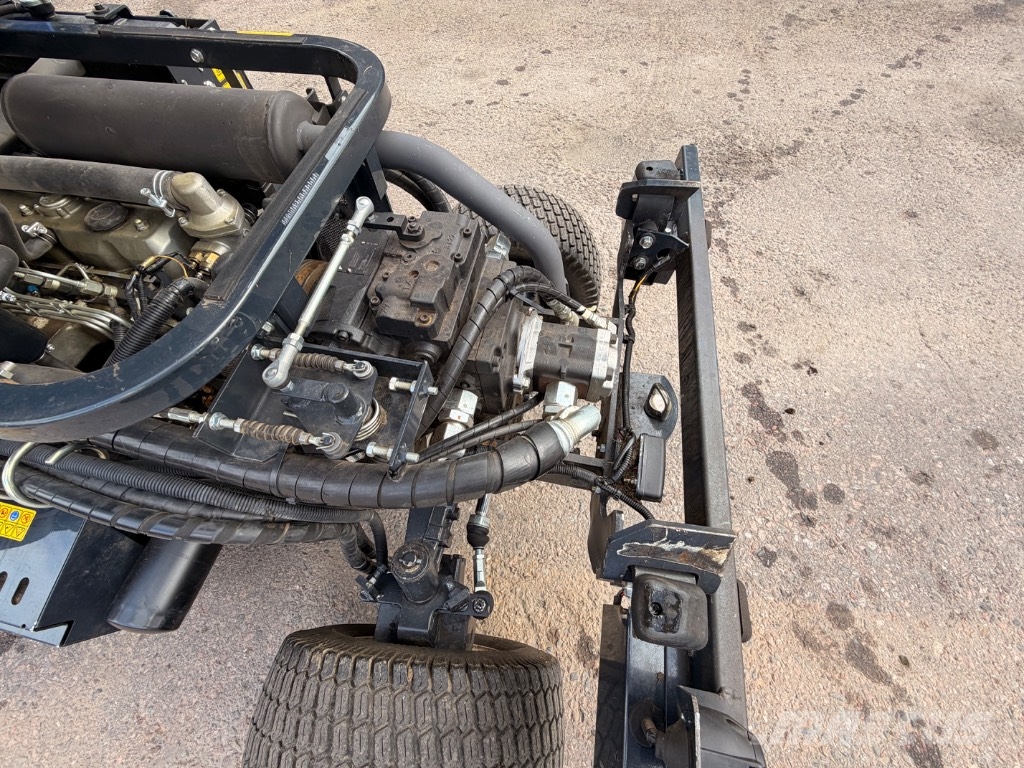 Iseki SF450 Päältäajettavat ruohonleikkurit