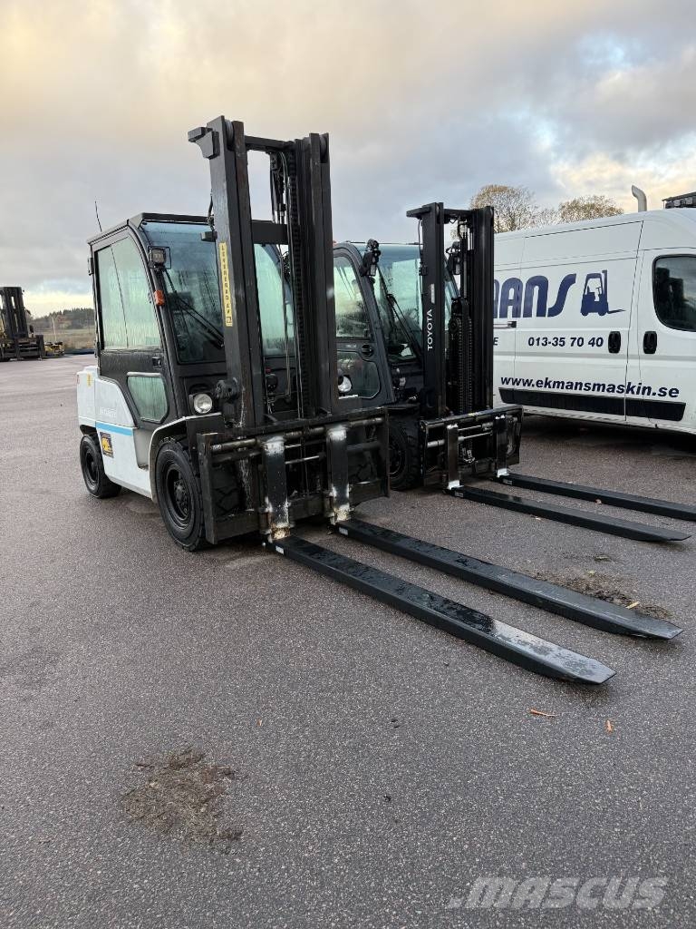 UniCarriers DG1 F4 F50 Q شاحنات الديزل