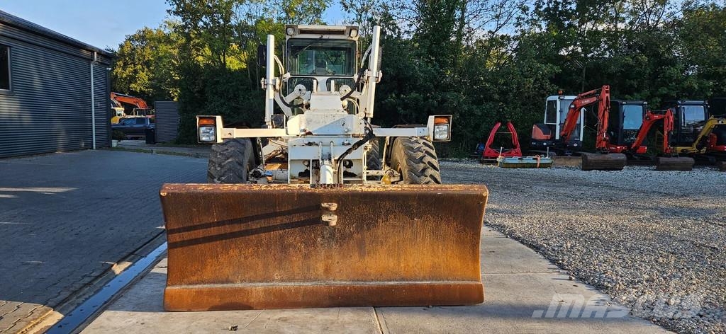 Komatsu GD650 A GRADER Grederji