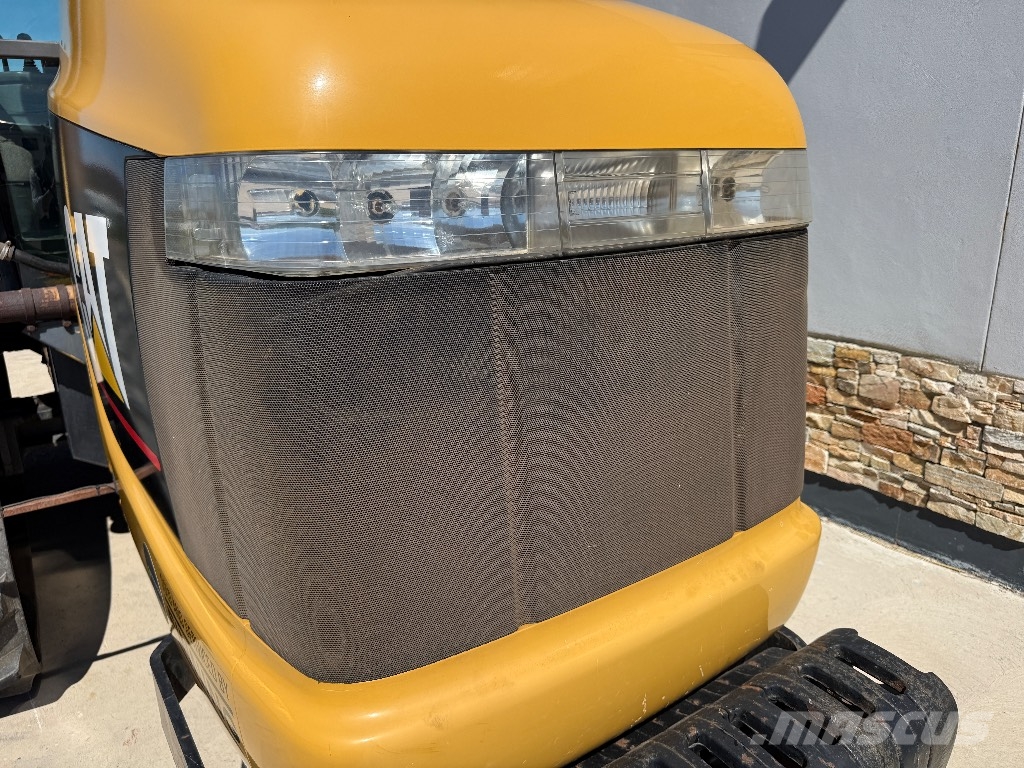 CAT Challenger 35 الجرارات