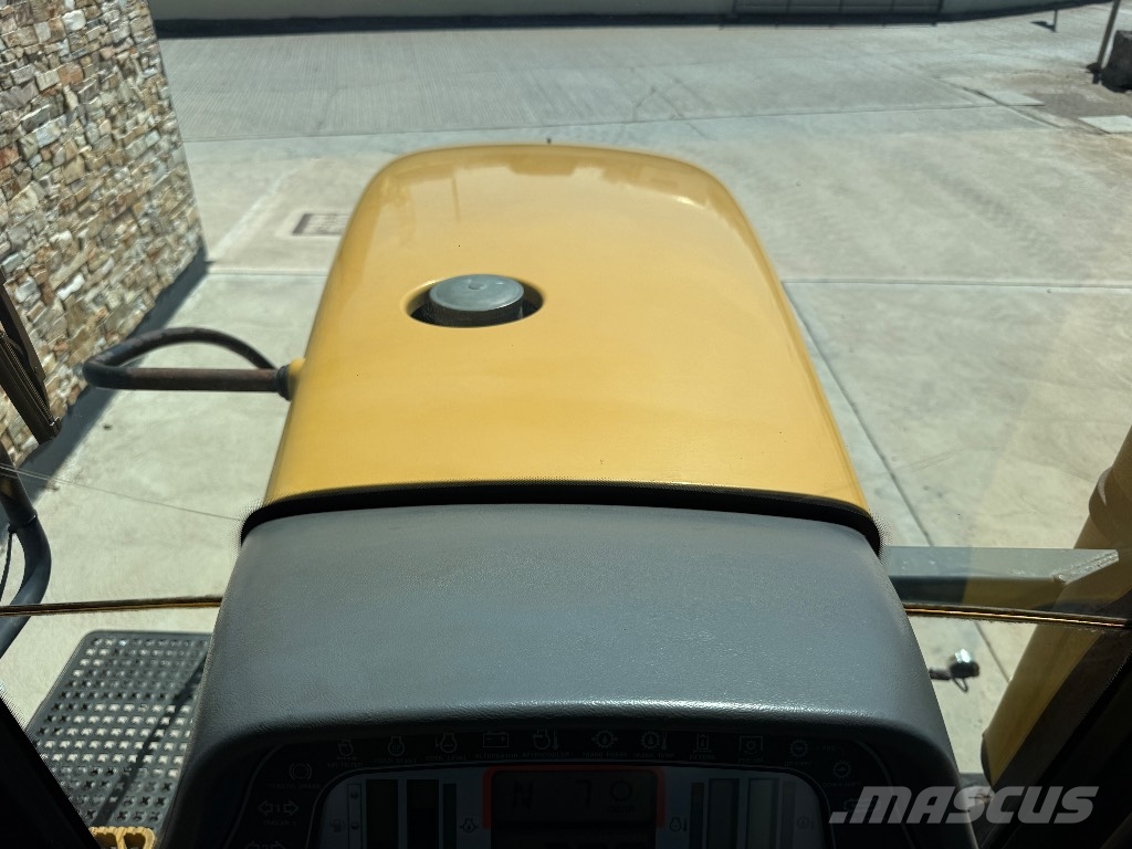 CAT Challenger 35 الجرارات