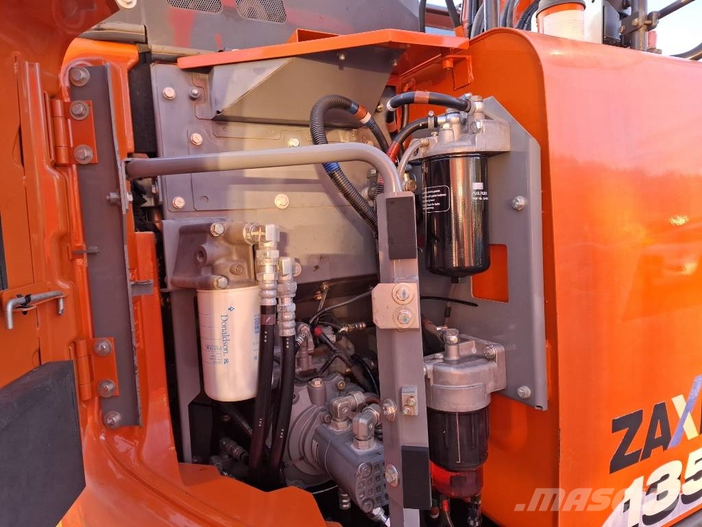 Hitachi ZX 135 US-6/ Materiaalikoura, Rasvari, Lämmitin 履带挖掘机
