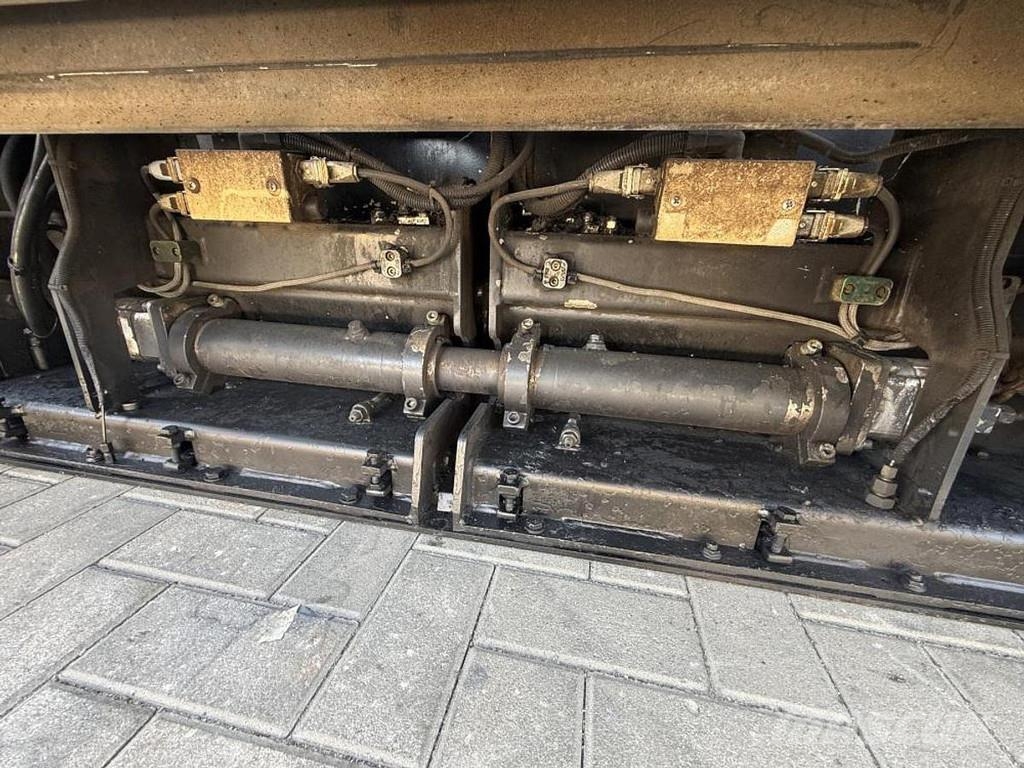 Demag DF 65C Машини за асфалт