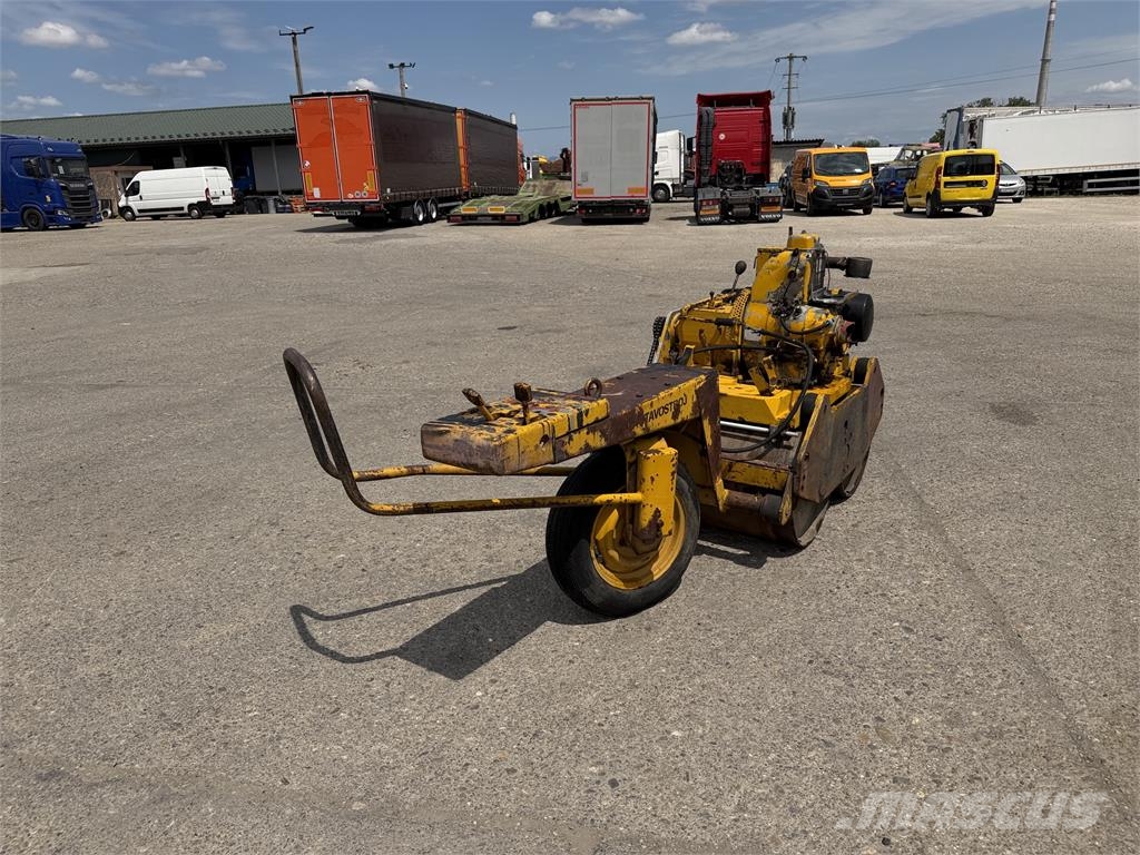 VIN 836 - Vibračný valec STROJEXPORT MVM 3403 VIN 836 Hinattavat jyrät