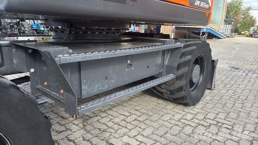 Doosan DX165W Polovni specijalni bageri