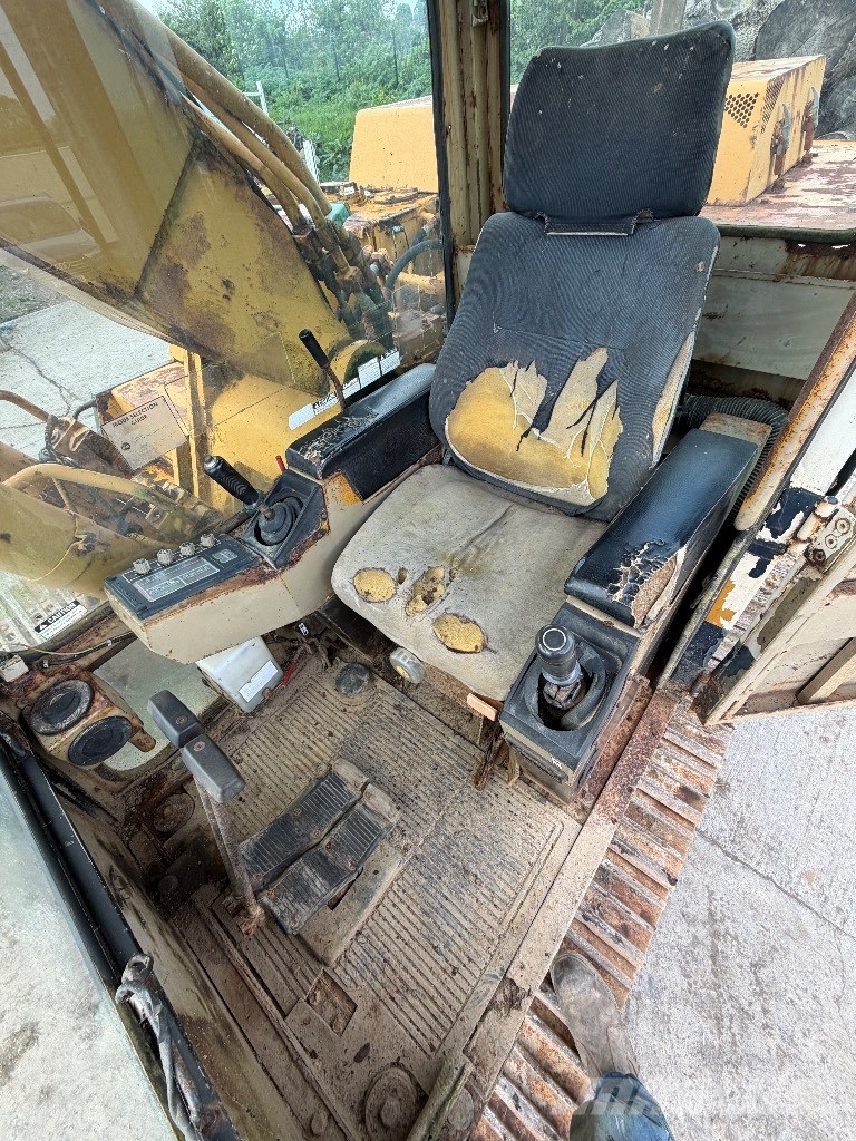 Komatsu PC 210-5 Εκσκαφείς με ερπύστριες
