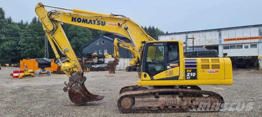 Komatsu PC 210 LC-11 حفارات زحافة